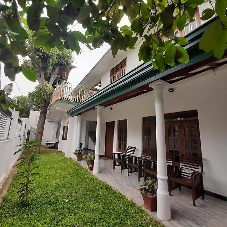 Mangohut Joy Apartment Anuradhapura Bagian luar foto