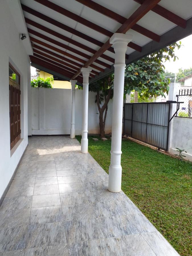 Mangohut Joy Apartment Anuradhapura Bagian luar foto