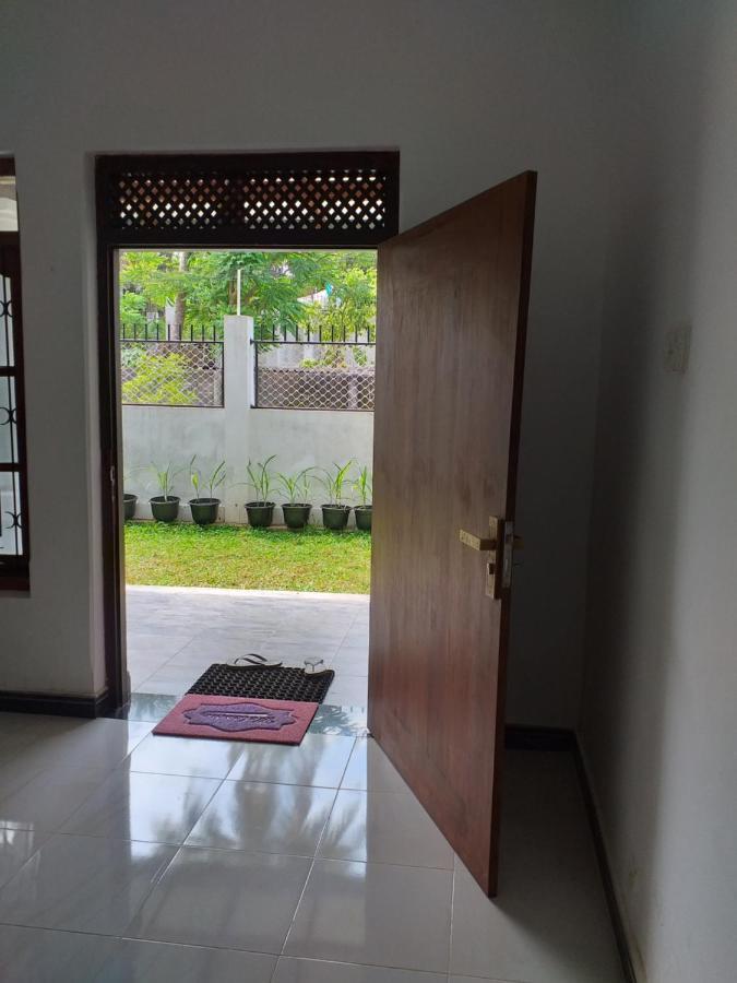 Mangohut Joy Apartment Anuradhapura Bagian luar foto
