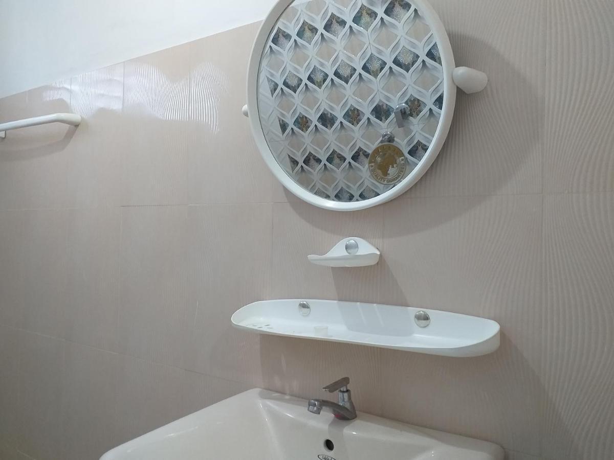 Mangohut Joy Apartment Anuradhapura Bagian luar foto