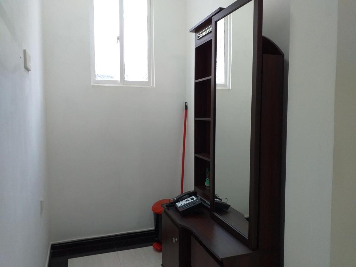 Mangohut Joy Apartment Anuradhapura Bagian luar foto